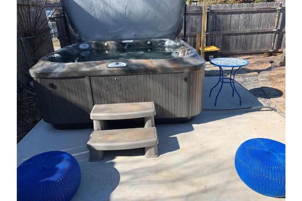 CaroleBelle Cottage-sleeps 8+hot tub/grills/firepit Lawton Eksteriør bilde